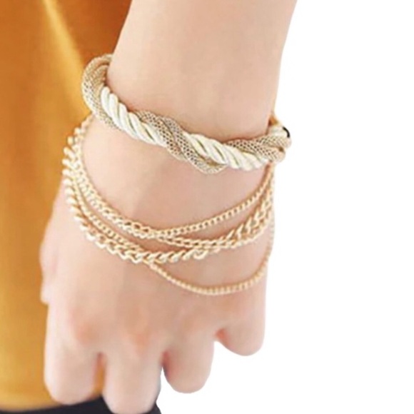 Jewelry - 🆕 Cream Gold layered bracelet